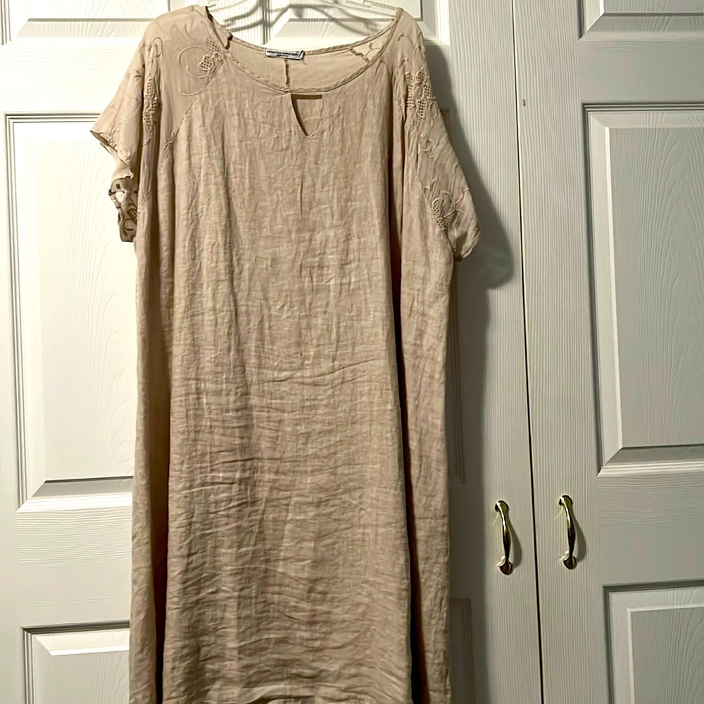 NWT Made in Italy Women's Linen cream dress embroidered flowers.High Quality. - Picture 5 of 6